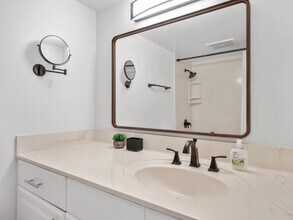 3138 Waialae Ave, Unit 414 in Honolulu, HI - Foto de edificio - Building Photo