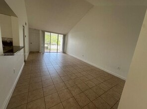 4659 NW 97th Ct, Unit 35 in Doral, FL - Building Photo - Building Photo