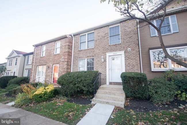 7993 Tyson Oaks Cir in Vienna, VA - Foto de edificio - Building Photo