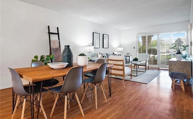 215 N Kenwood St in Glendale, CA - Building Photo - Building Photo