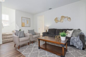 411 Canyon Ct in Vallejo, CA - Building Photo - Building Photo