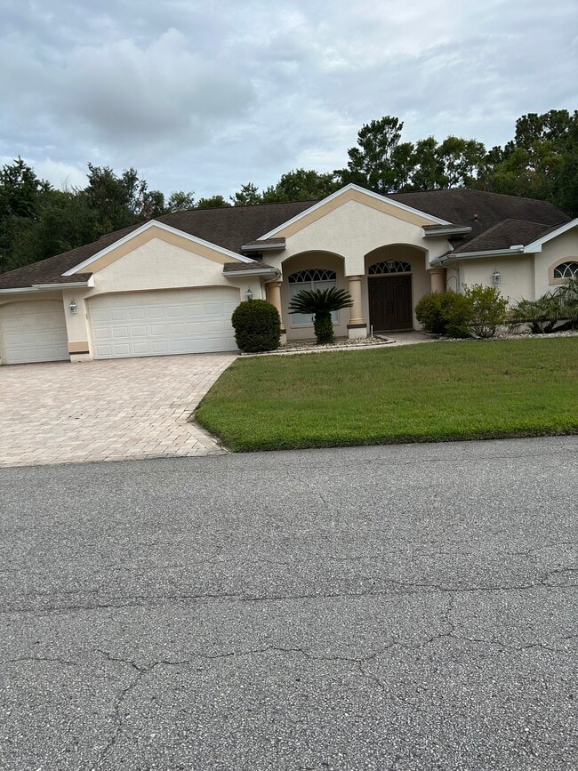 property at 4 Poppy Ct