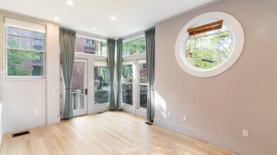 48 Concord Ave, Unit 1 in Somerville, MA - Foto de edificio - Building Photo