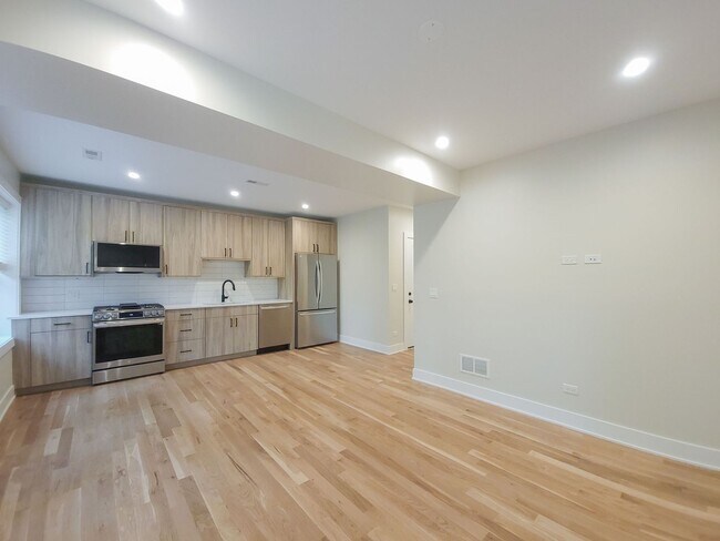 2019 W Ainslie St, Unit 1 in Chicago, IL - Building Photo - Building Photo