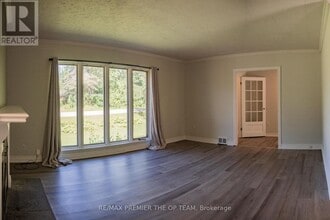 37 John St in King City, ON - Building Photo - Building Photo