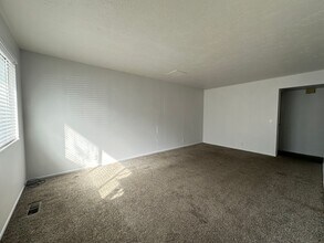 268-274 W Foxbridge Dr-Unit -274 in Midvale, UT - Building Photo - Building Photo