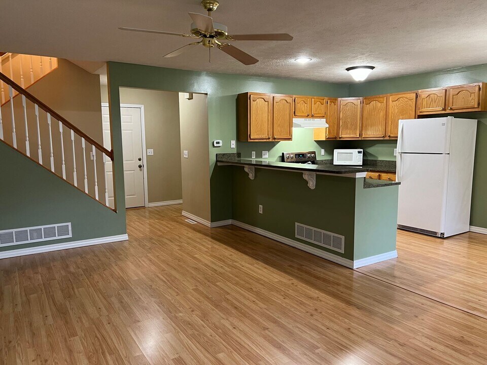1034 Doral Dr in Bloomington, IL - Building Photo