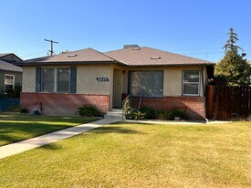 2637 Cedar St in Bakersfield, CA - Building Photo