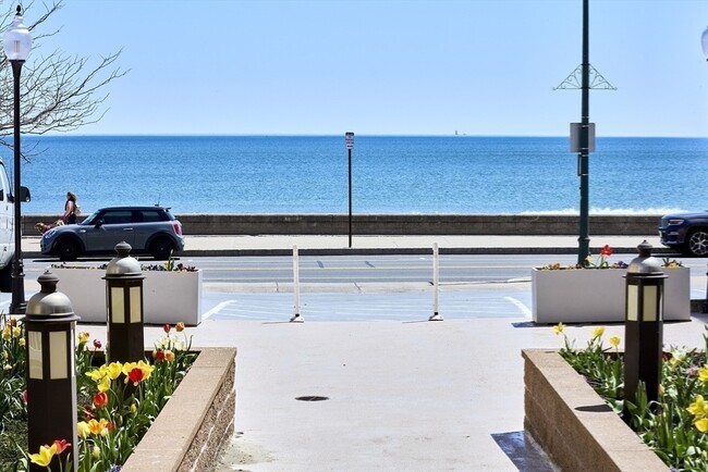 360 Revere Beach Blvd in Revere, MA - Foto de edificio - Building Photo