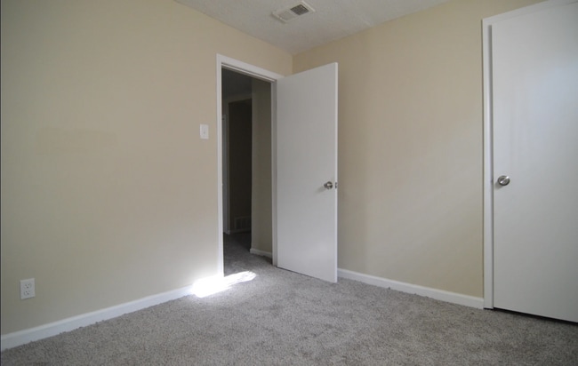 432 W Peebles Rd in Memphis, TN - Building Photo - Building Photo