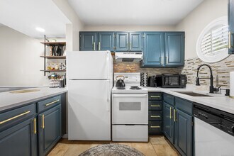 2122 Old Pond Ln in Norwich, CT - Building Photo - Building Photo