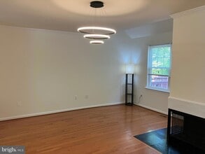 2131 Dominion Heights Ct in Falls Church, VA - Building Photo - Building Photo