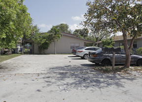 200 NW 7th St in Pompano Beach, FL - Foto de edificio - Building Photo