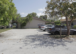 200 NW 7th St in Pompano Beach, FL - Building Photo - Building Photo