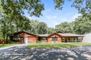 1801 Whispering Oaks St in Burleson, TX - Building Photo