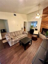1900 Woodsman Dr in College Station, TX - Building Photo