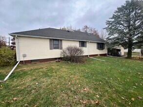411 S 6th St in Wyoming, IL - Foto de edificio - Building Photo