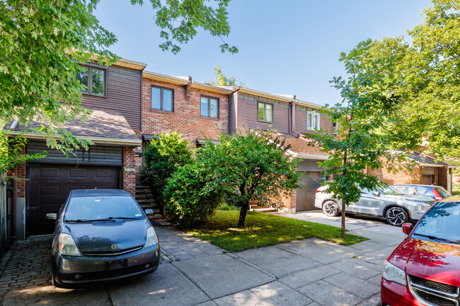 2381 Workman Rue in Montréal, QC - Building Photo - Primary Photo