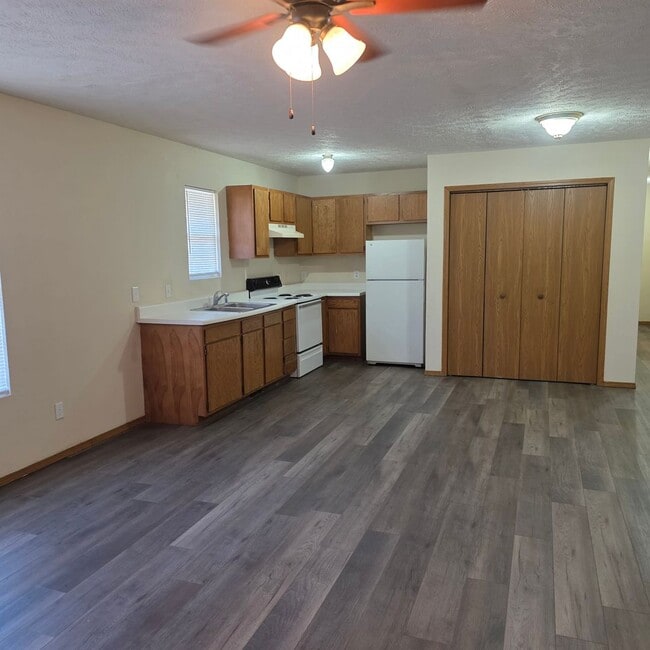 property at 1622-1622 W Lombard St