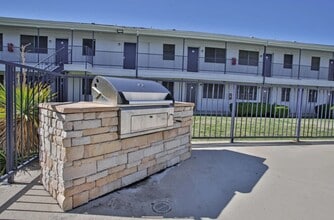 Metro at 1515 in Carrollton, TX - Building Photo - Building Photo