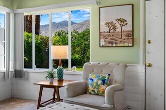 572 N Calle Marcus in Palm Springs, CA - Building Photo - Building Photo