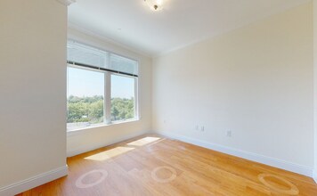 495 Vfw Pky, Unit 517 in Chestnut Hill, MA - Building Photo - Building Photo