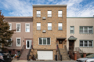 123 Oak St in Brooklyn, NY - Foto de edificio - Building Photo