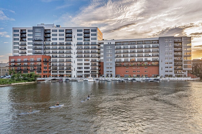 106 W Seeboth St in Milwaukee, WI - Building Photo - Building Photo