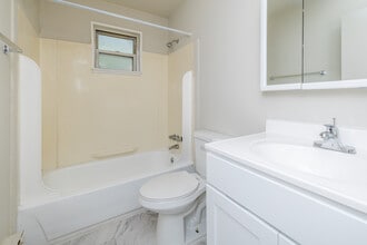 Salem Crossing Apartments in Bensalem, PA - Foto de edificio - Interior Photo