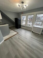 100 Smith St in Newark, NJ - Foto de edificio - Building Photo