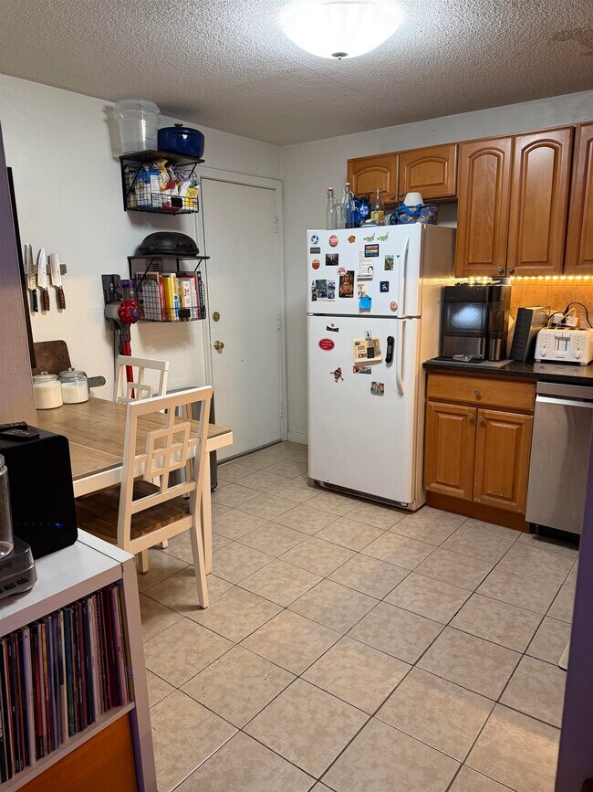 3 Lancelot Court in Salem, NH - Building Photo - Building Photo