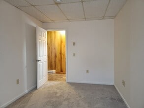 84 Gross St, Unit Apt B in Ephrata, PA - Foto de edificio - Building Photo