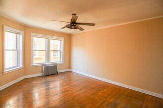 5939 N Northwest Hwy, Unit #3A in Chicago, IL - Foto de edificio - Building Photo