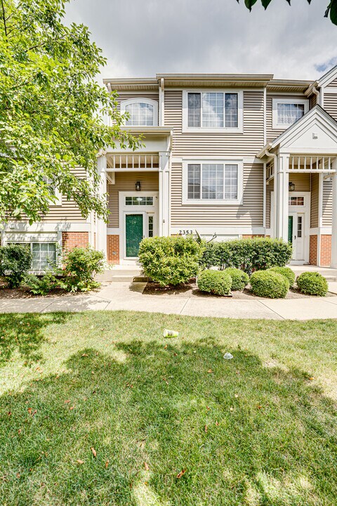 2353 Twilight Dr in Aurora, IL - Building Photo