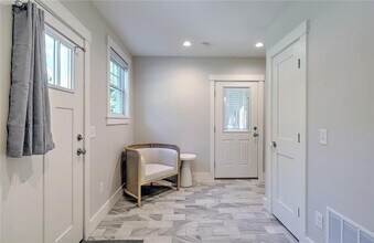 137 Rosebriar Ave in South Kingstown, RI - Building Photo - Building Photo