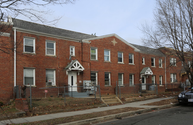 1408 Staples St NE in Washington, DC - Building Photo - Building Photo