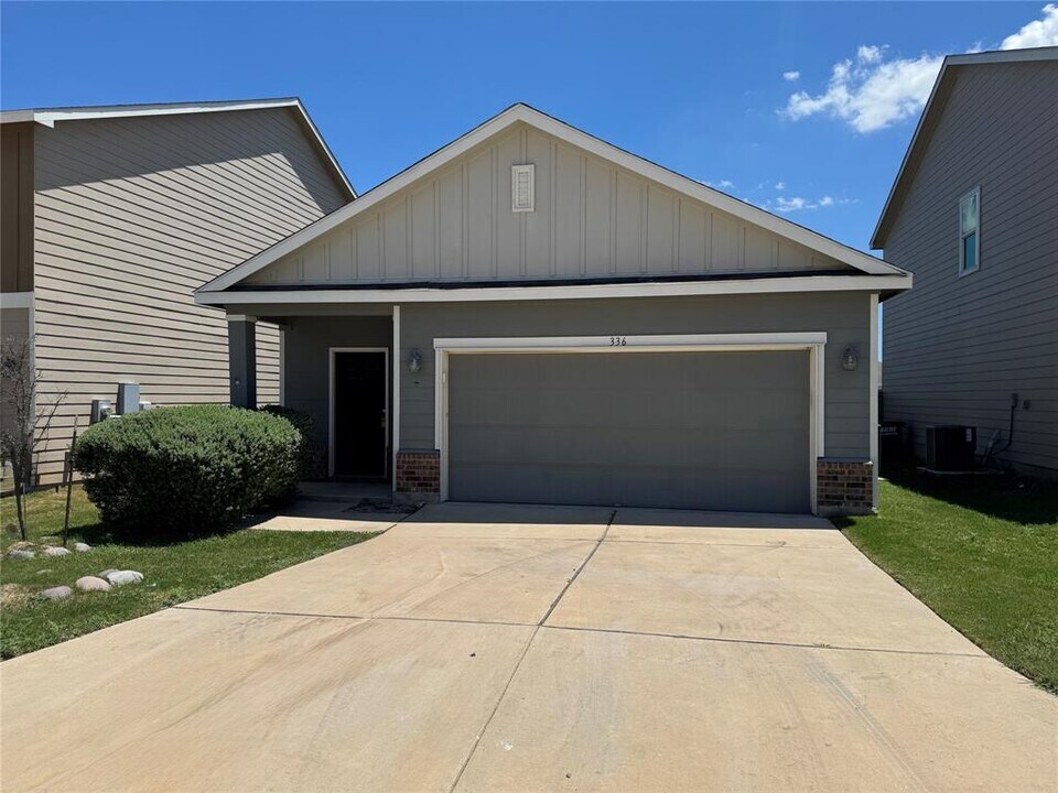 336 Flower Smith Ln in Jarrell, TX - Building Photo
