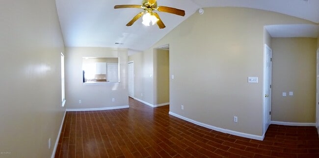 1076 W Pueblo Dr in Jacksonville, NC - Building Photo - Building Photo