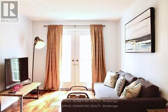 1591 S Parade Ct in Mississauga, ON - Building Photo - Building Photo