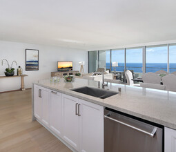 1221 Ocean Avenue in Santa Monica, CA - Building Photo - Building Photo