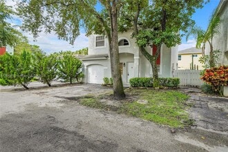 815 NW 98th Ave in Plantation, FL - Building Photo - Building Photo