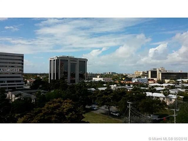 911 E Ponce De Leon Blvd-Unit -803 in Coral Gables, FL - Foto de edificio - Building Photo