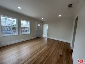 8640 Baring Cross St in Los Angeles, CA - Building Photo - Building Photo