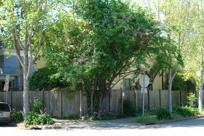 2140 Carleton St in Berkeley, CA - Building Photo - Building Photo