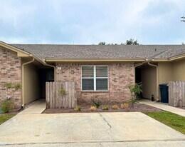27 Baywood Ct NW in Fort Walton Beach, FL - Building Photo