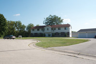 709-715 Princeton Ct in Hartland, WI - Foto de edificio - Building Photo