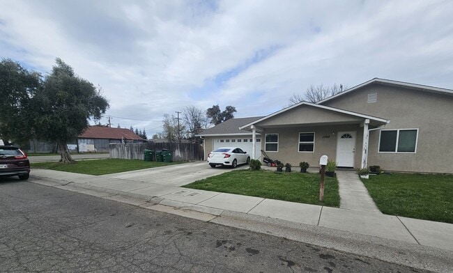 1592 Kaufman Ave in Corning, CA - Building Photo - Building Photo