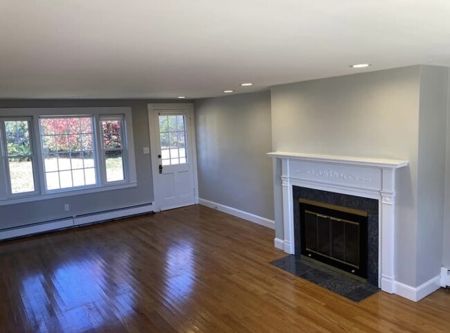 42 Little Nahant Rd in Nahant, MA - Foto de edificio - Building Photo