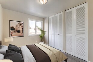 Briarwynd Court in Edmonton, AB - Building Photo