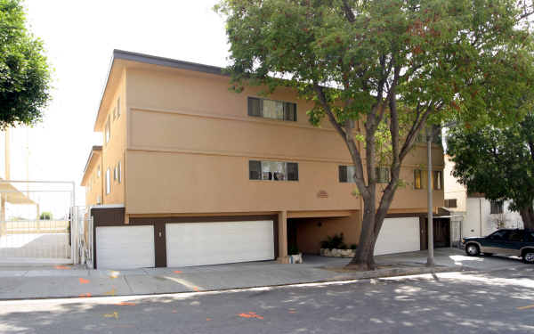 4776 Don Miguel Dr in Los Angeles, CA - Building Photo